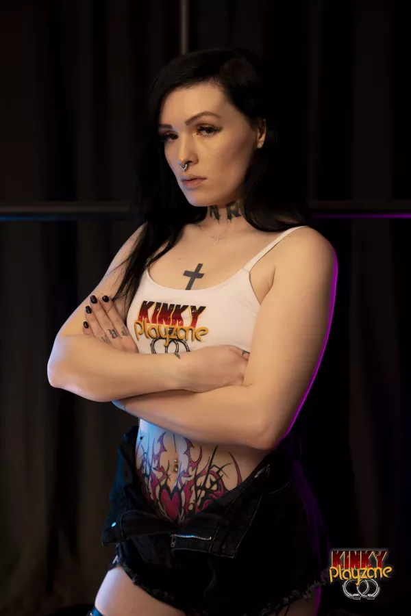 KinkyPlayZone actress photo: Dreamarinna