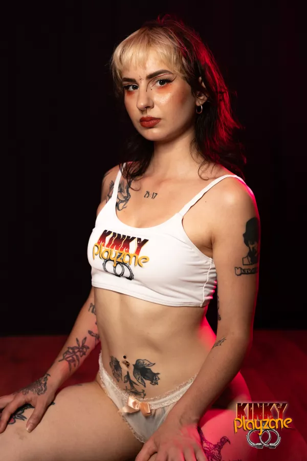 KinkyPlayZone actress photo: Lili